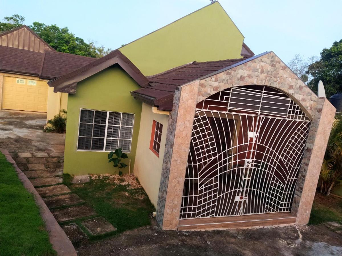Gables Vacation Rentals With Private Gated Parking Onsite Knockpatrick Экстерьер фото