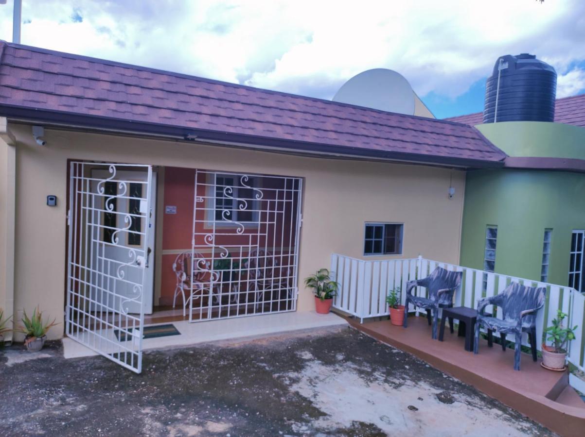 Gables Vacation Rentals With Private Gated Parking Onsite Knockpatrick Экстерьер фото